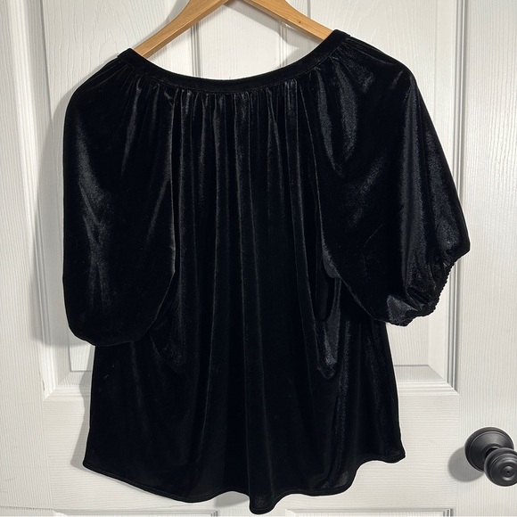Gap size large black velour crop shirt, v neck, short sleeves. party, date night - Picture 3 of 6